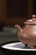 《七彩砂之三足福源》宜興工藝美術(shù)師手工紫砂壺茶壺老師七彩砂創(chuàng)新壺