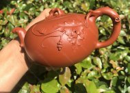 樹樁葡萄壺；朱泥380CC