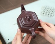 泉眼無聲惜細流，樹蔭照水愛晴柔。